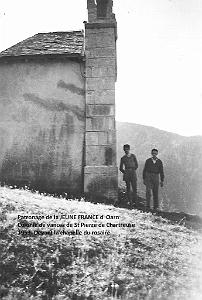 COLO JEUNE FRANCE 1953 devant la chapelle du Rosaire